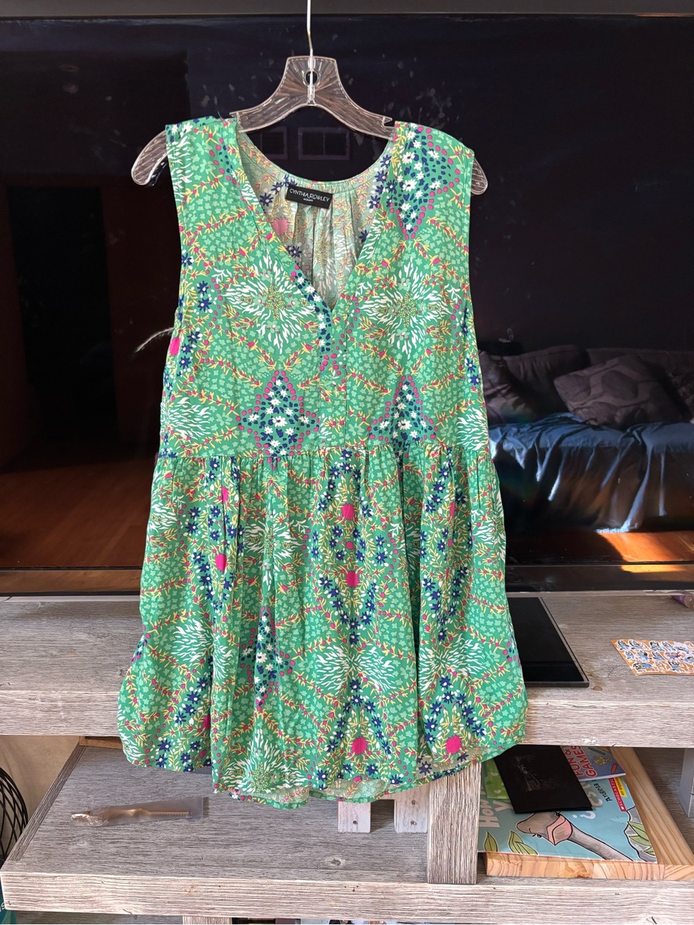 Cynthia Rowley Green Floral Peplum Tank with Split V-Neck - Picture 7 of 7